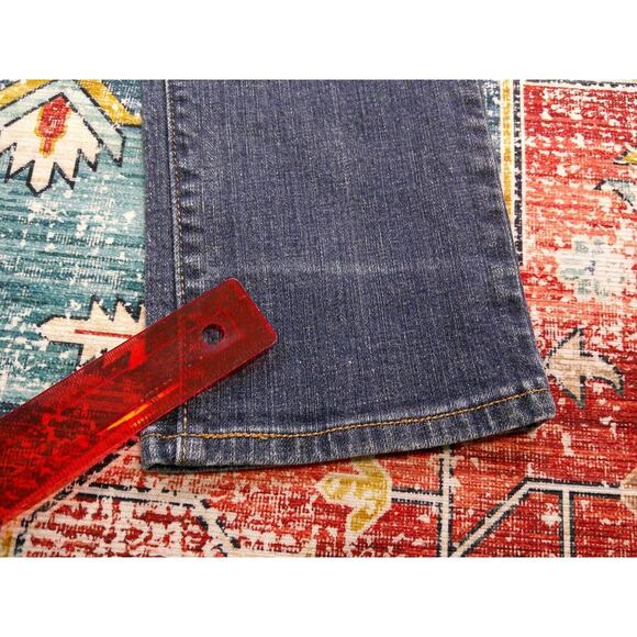 Levi's Mid-Rise Skinny Jeans Medium Wash- Women's size 8M (30WX30L) - Picture 7 of 9